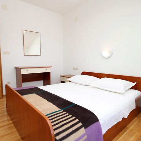 Apartments With A Parking Space Jelsa, Hvar - 8765 Jelsa  Room photo