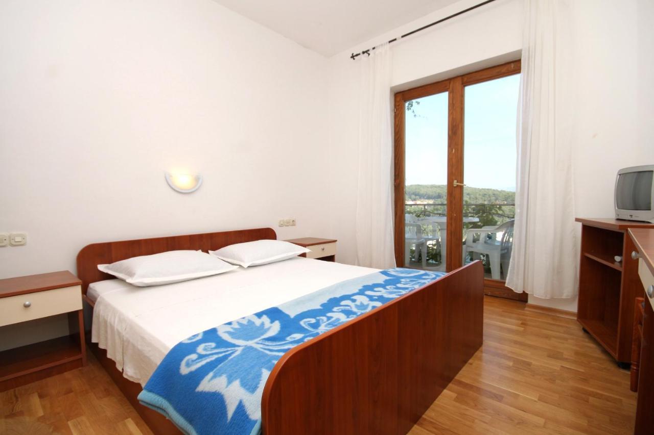 Apartments With A Parking Space Jelsa, Hvar - 8765 Jelsa  Exterior photo