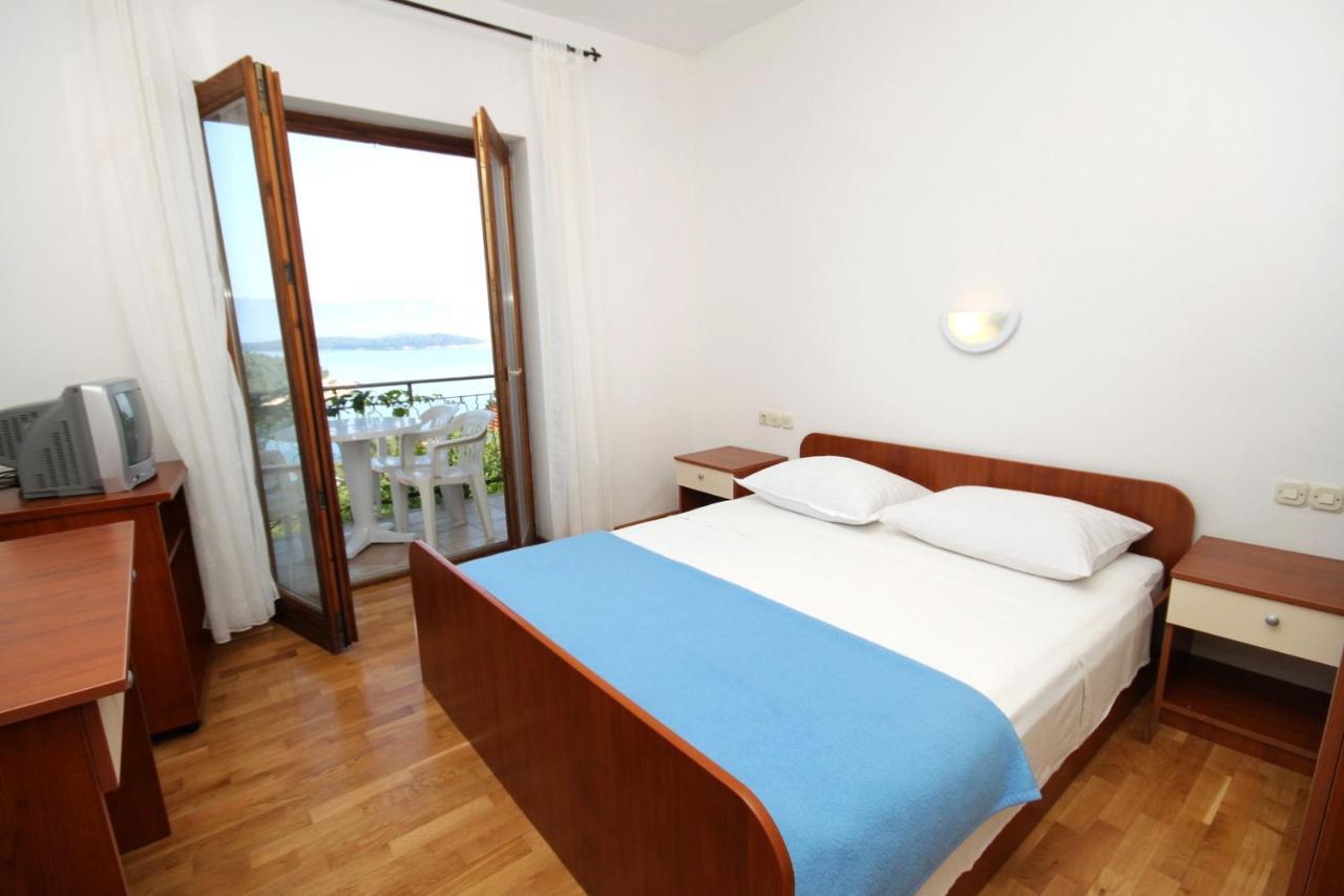 Apartments With A Parking Space Jelsa, Hvar - 8765 Jelsa  Exterior photo