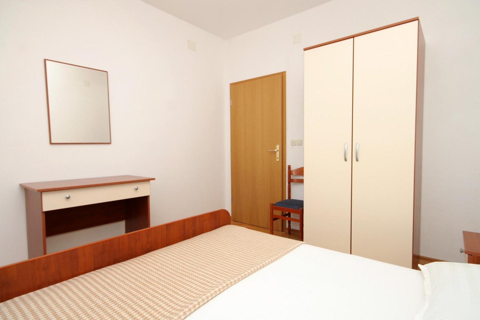 Apartments With A Parking Space Jelsa, Hvar - 8765 Jelsa  Room photo